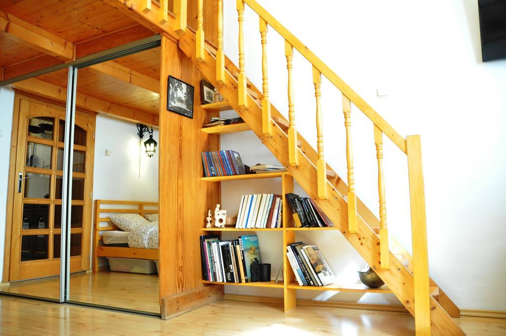 Traditional Slovak Apartment Bratislava Luaran gambar
