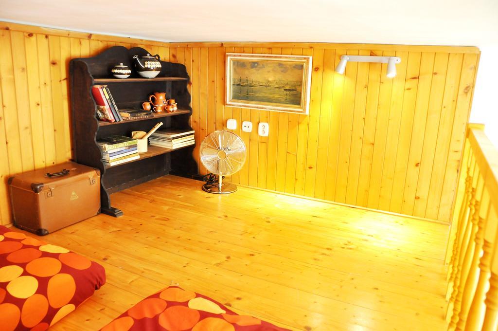 Traditional Slovak Apartment Bratislava Luaran gambar
