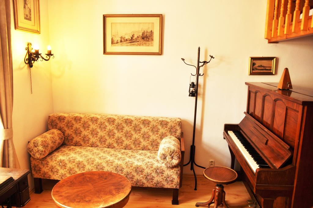 Traditional Slovak Apartment Bratislava Luaran gambar