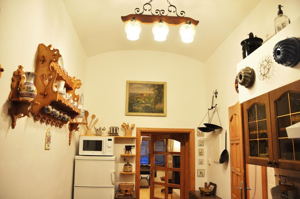 Traditional Slovak Apartment Bratislava Luaran gambar