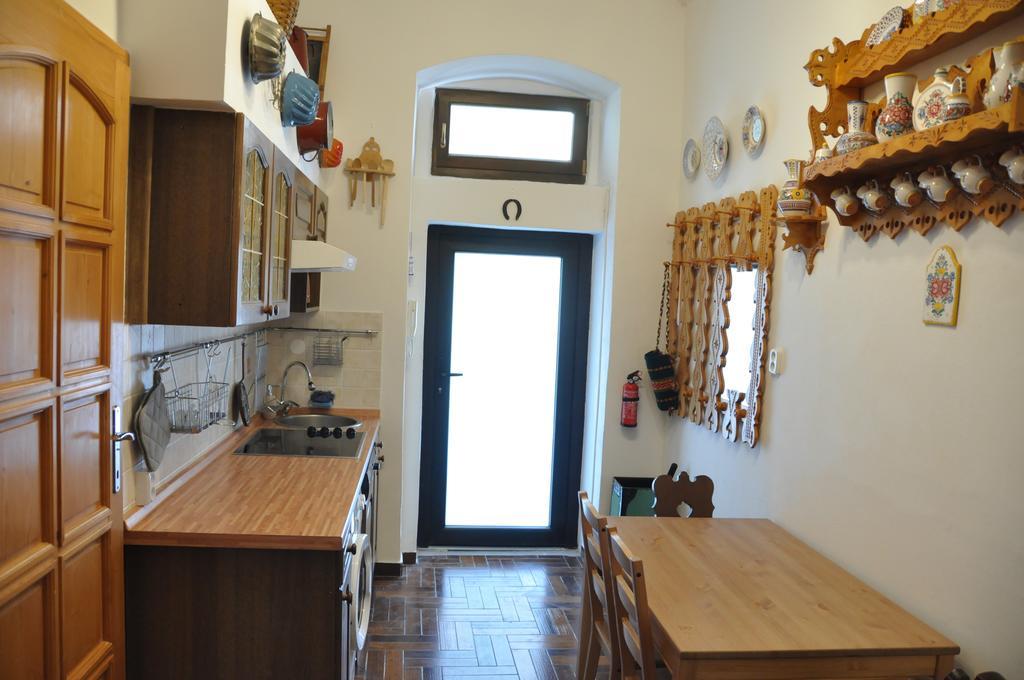 Traditional Slovak Apartment Bratislava Luaran gambar