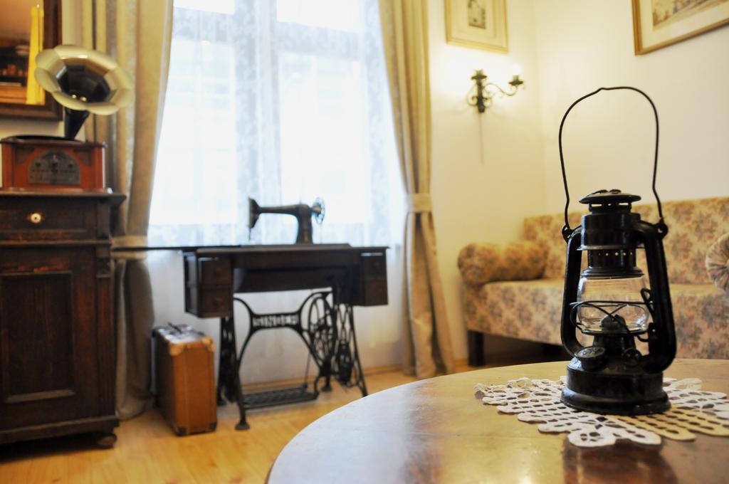 Traditional Slovak Apartment Bratislava Luaran gambar