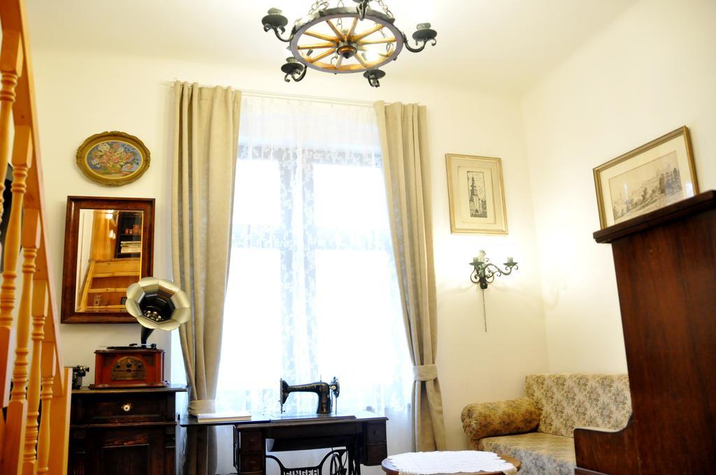 Traditional Slovak Apartment Bratislava Luaran gambar