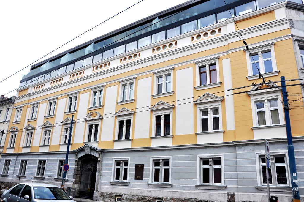Traditional Slovak Apartment Bratislava Luaran gambar