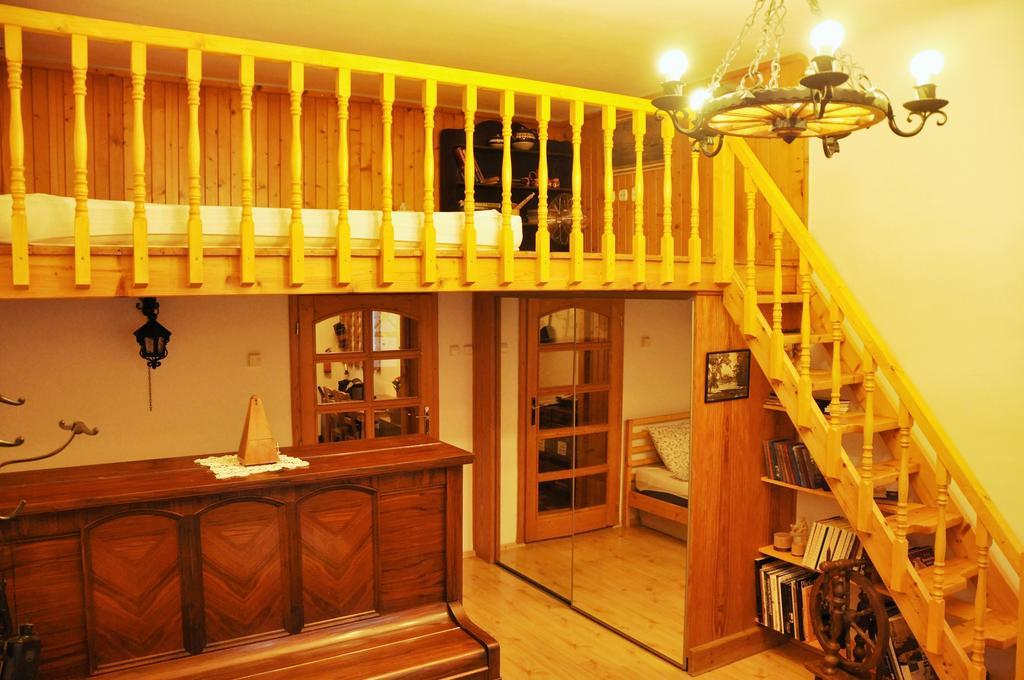 Traditional Slovak Apartment Bratislava Luaran gambar